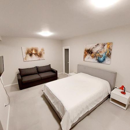 Tirana City Center Apartment Esterno foto